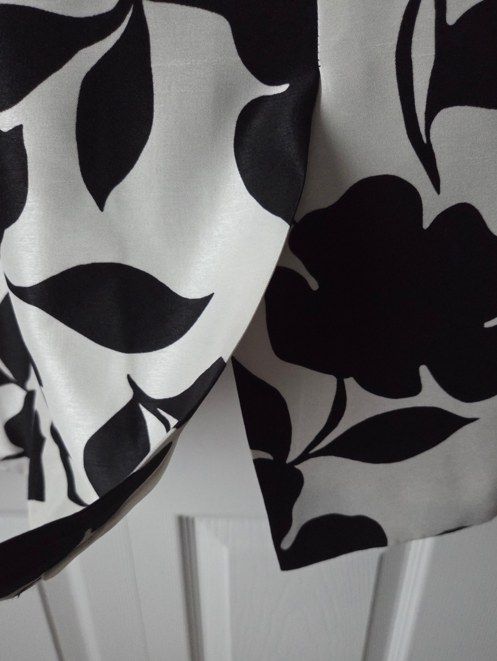 NWOT Le Suit Black and Off White Floral Long Coat Size 14 - Picture 13 of 16
